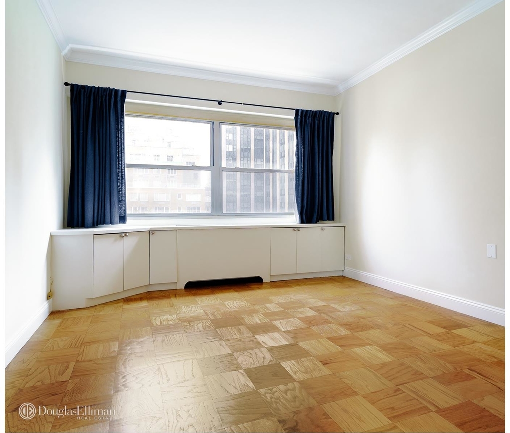 58 West 58th St - Photo 0