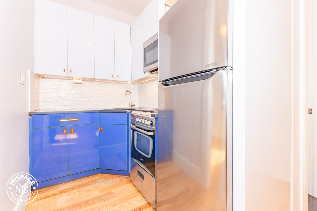 1120 Bushwick Avenue - Photo 2