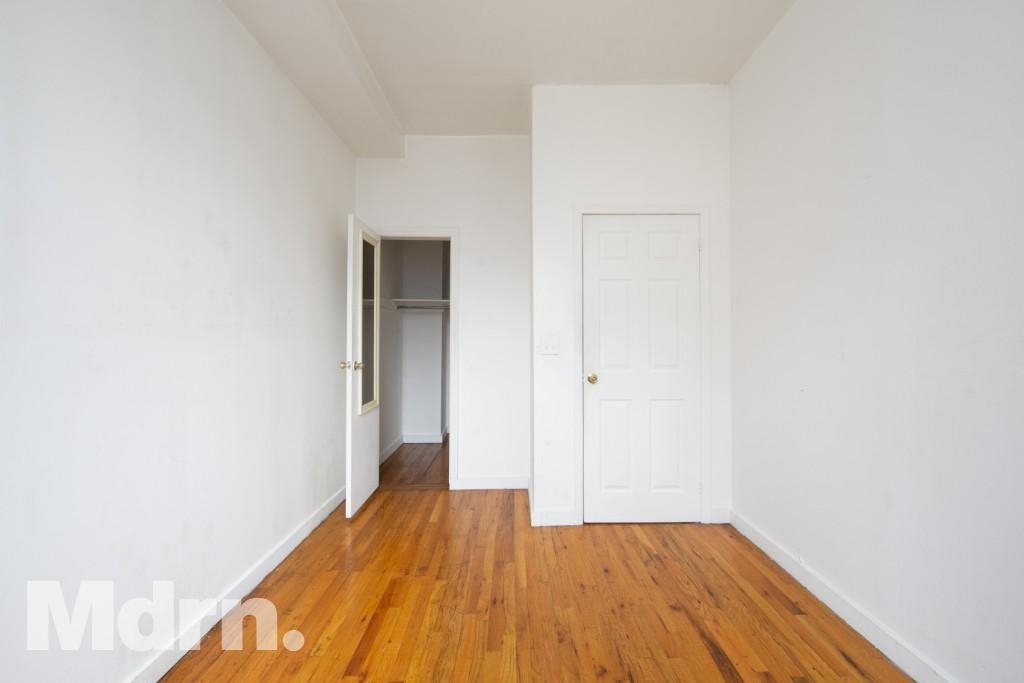 261 West 29th Street - Photo 2