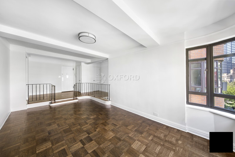 East 52nd Street - Photo 1