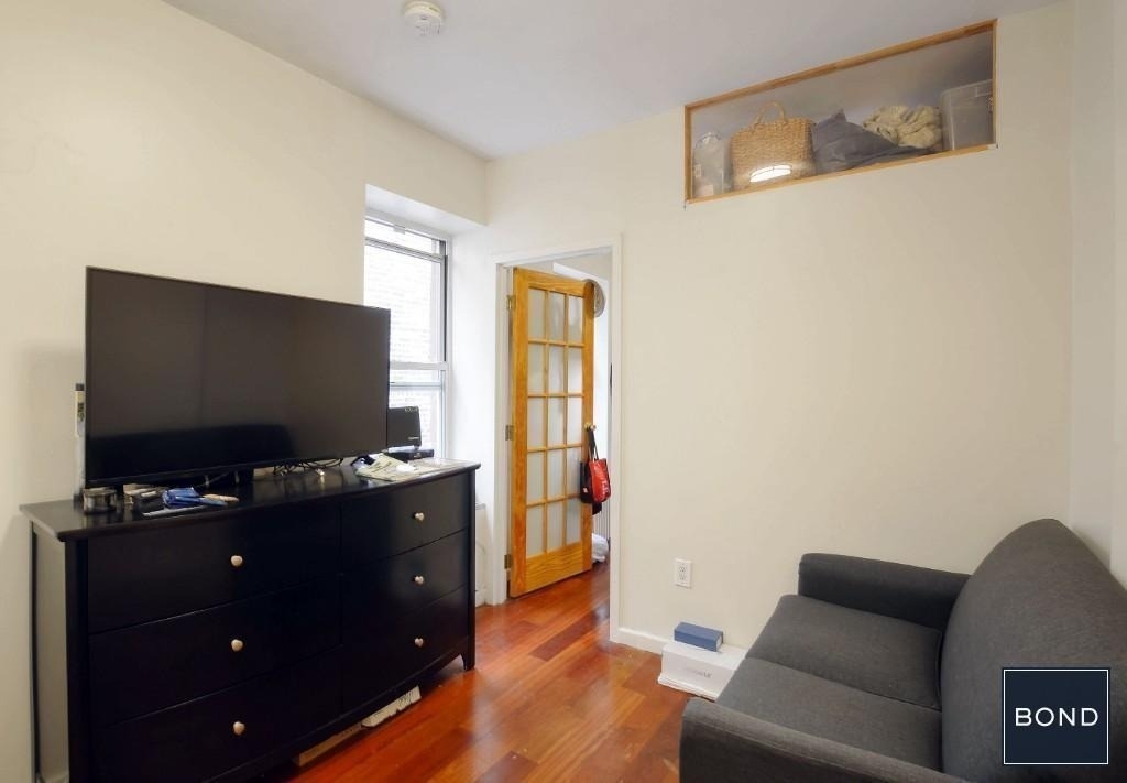 520 East 11th Street - Photo 1