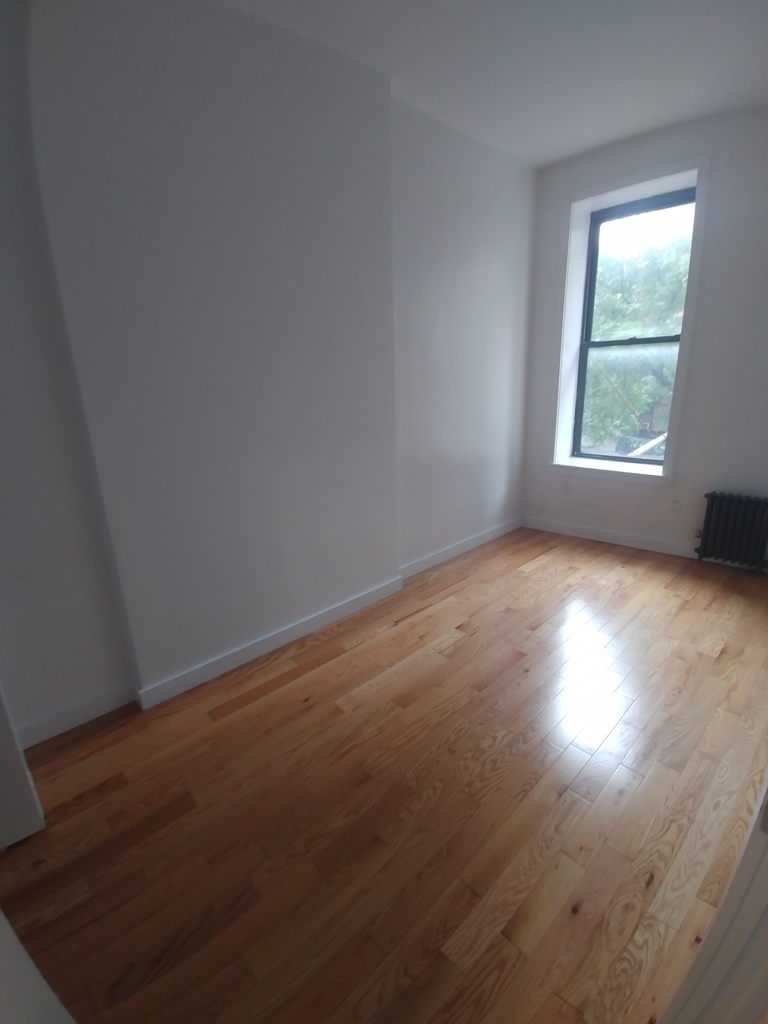 1502 First Ave - Photo 2