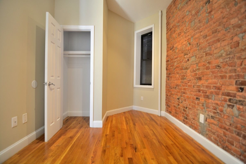 605 Gates Avenue - Photo 1