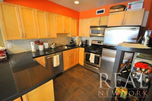 143 Mulberry St - Photo 2