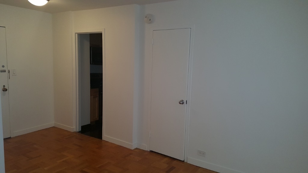 145 Fourth avenue - Photo 2