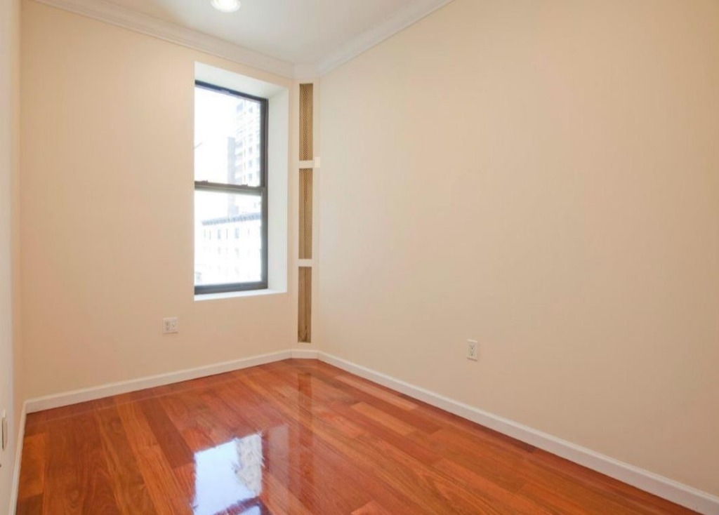 493 Ninth Ave - Photo 2