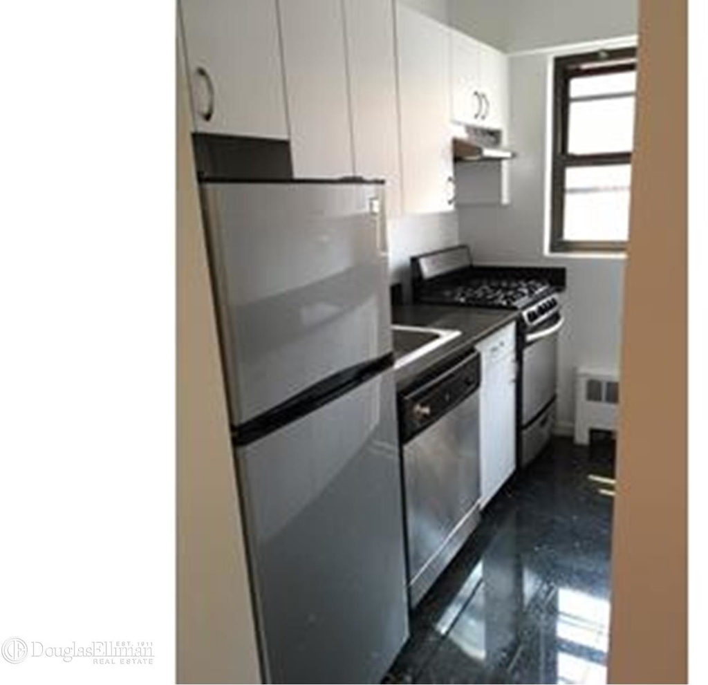 165 East 35th St - Photo 2