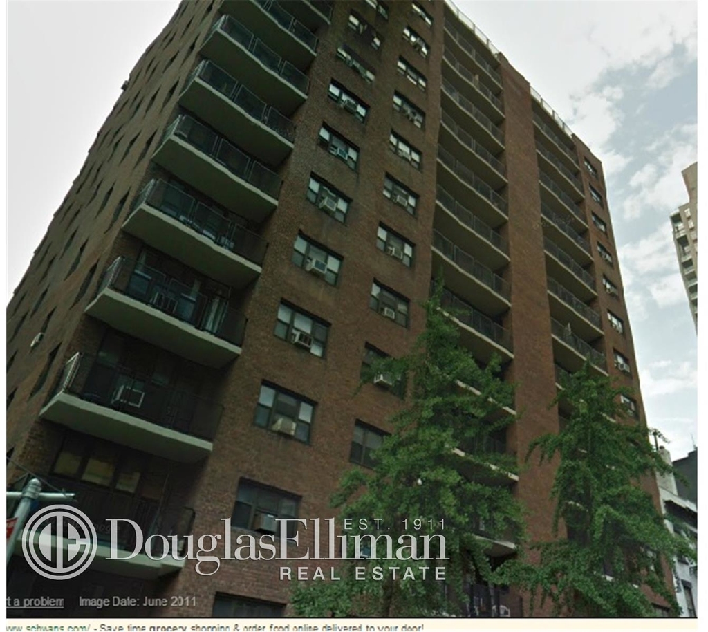 165 East 35th St - Photo 4