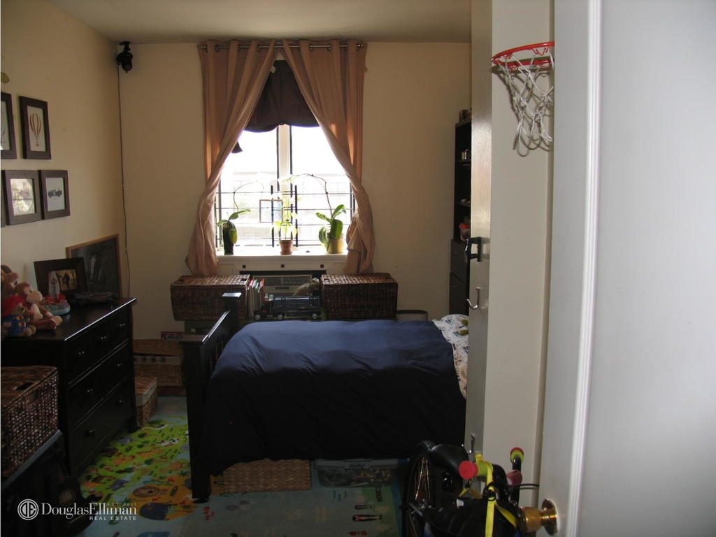 255 15th St - Photo 2