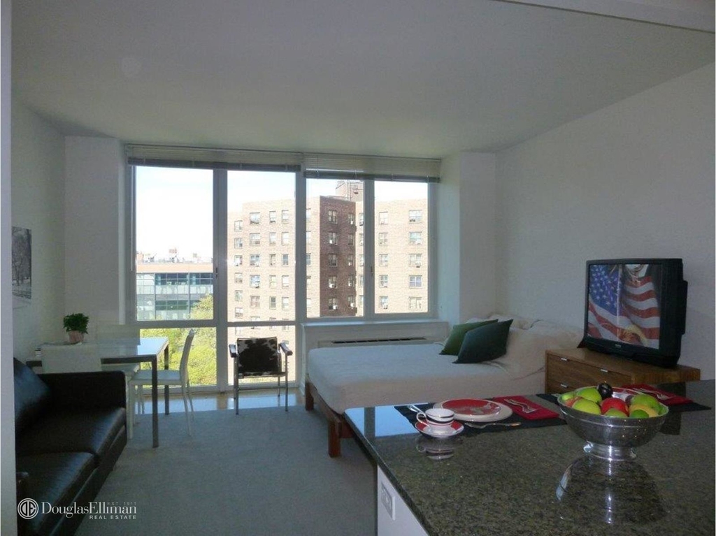 1510 Lexington Avenue - Photo 8