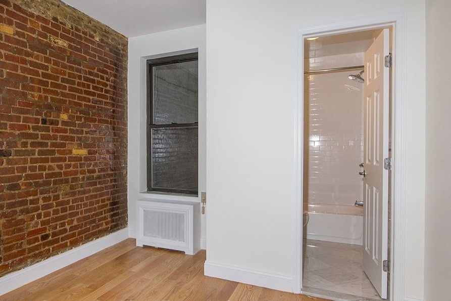 172 East 82nd Street - Photo 6