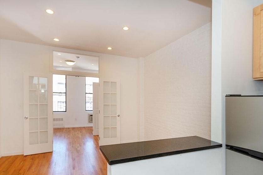 430 East 89th Street - Photo 2