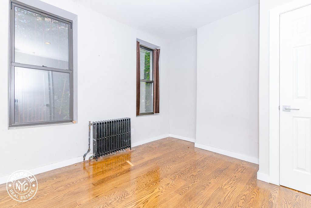 1324 Halsey Street - Photo 7