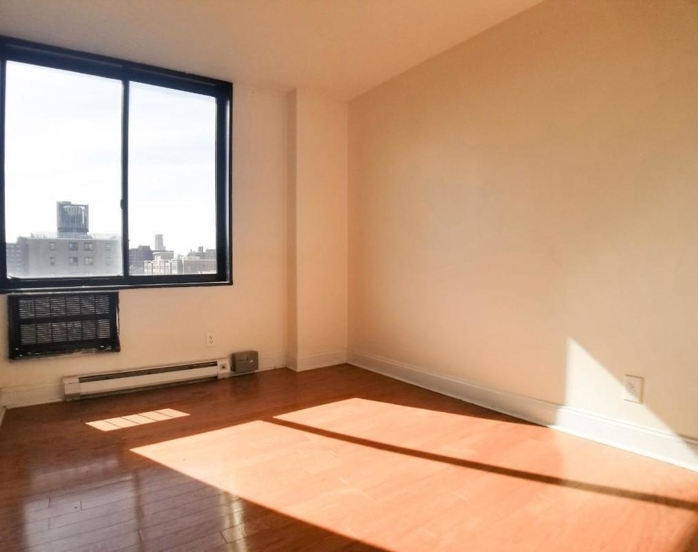 420 E 102nd - Photo 2