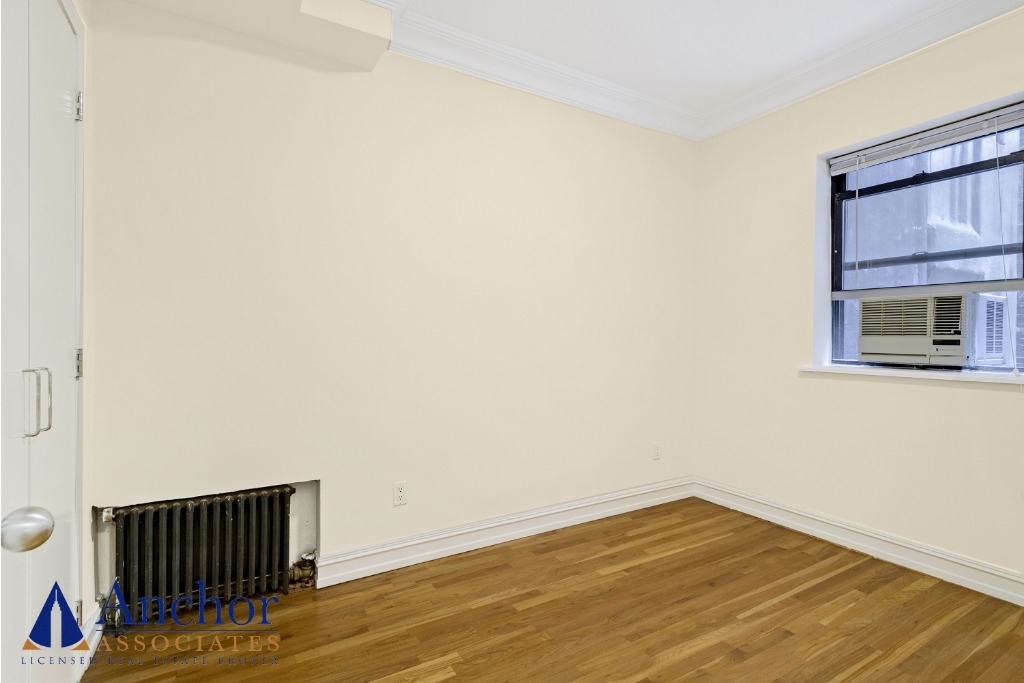 east 46 st - Photo 8