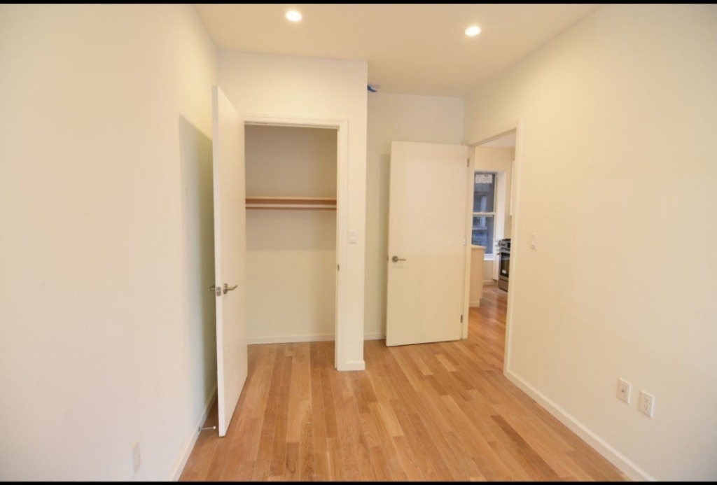 82 Wadsworth Avenue - Photo 2