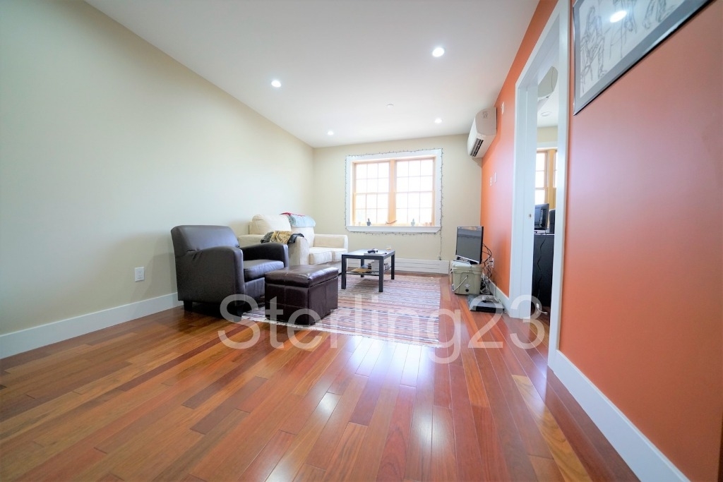 21-08 Steinway Street - Photo 1