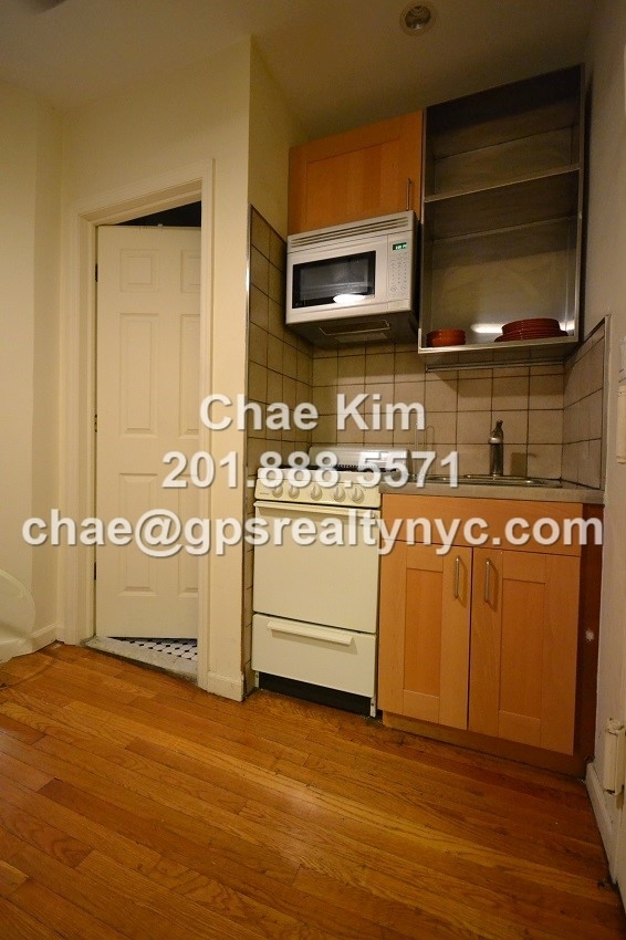 534 West 50th Street - Photo 4