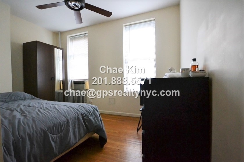 534 West 50th Street - Photo 0