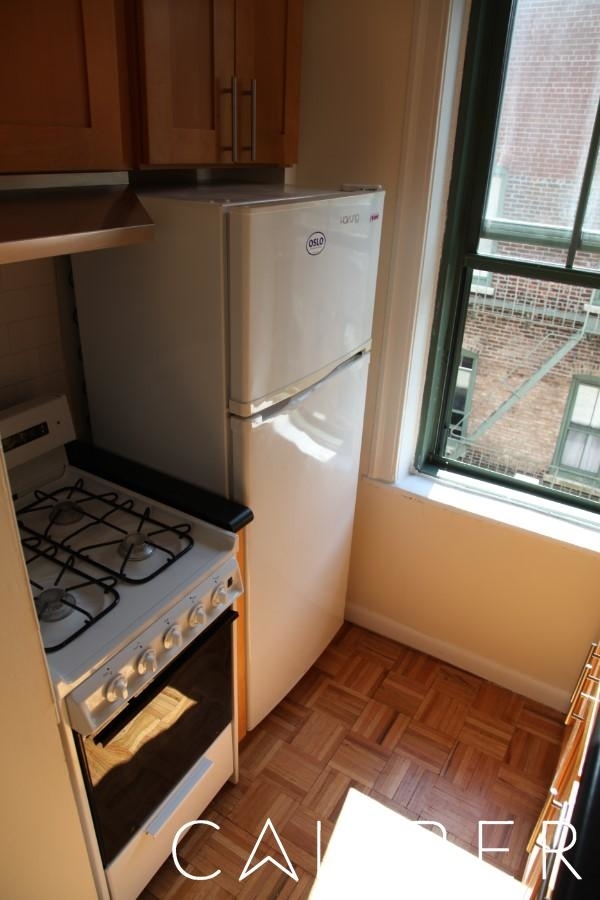 East 79th Street - Photo 2