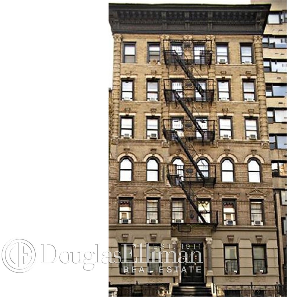 324 East 52nd St - Photo 0