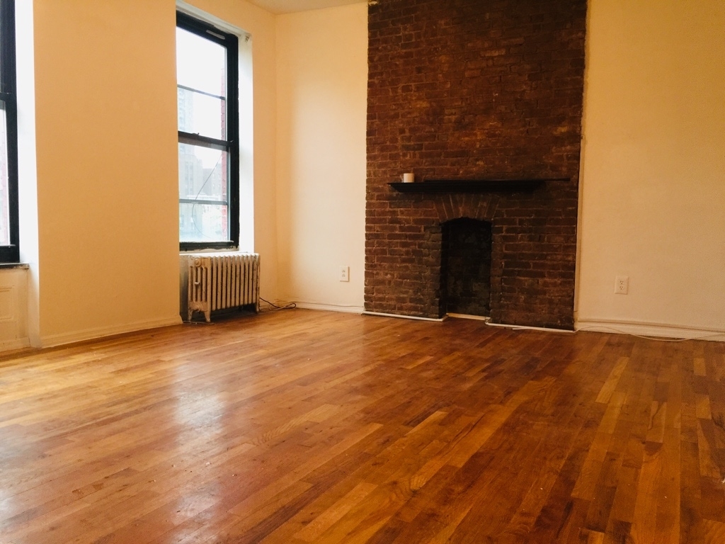 Large Bedrooms -West 108 St & Amsterdam Ave - Photo 0