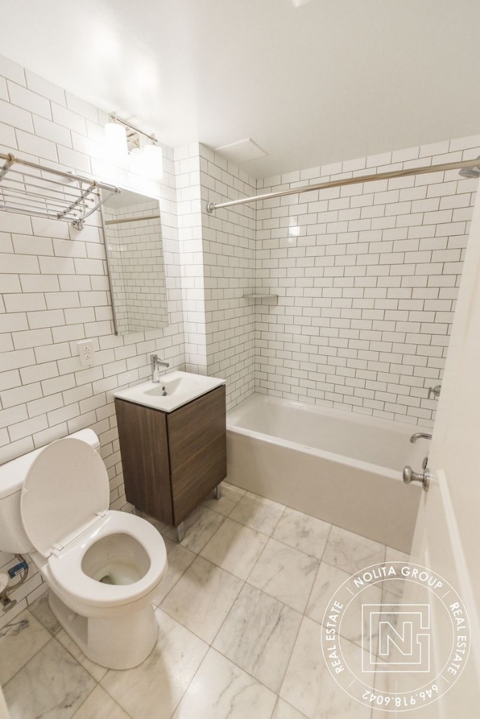 242 Elizabeth St, Apt2 - Photo 7