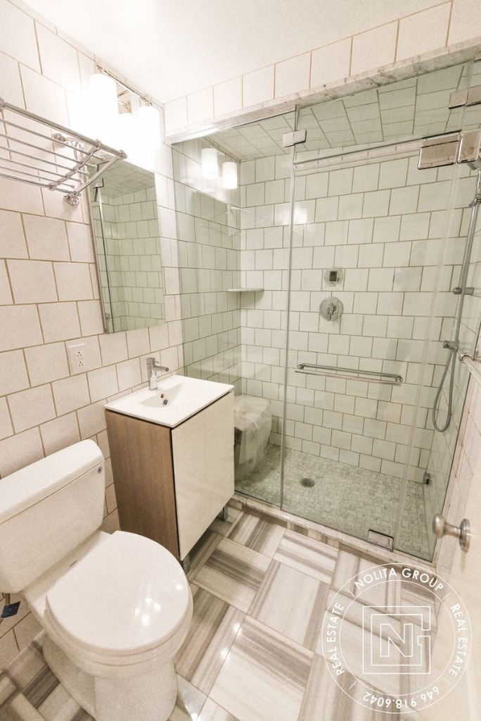 242 Elizabeth St, Apt2 - Photo 5