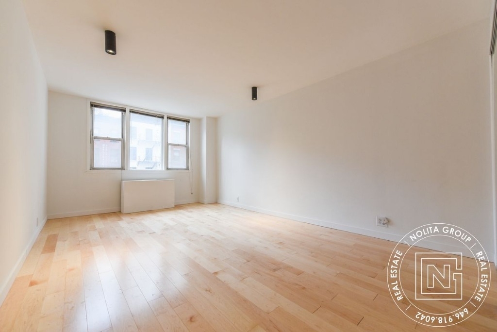 201 East 36th Street - Photo 4