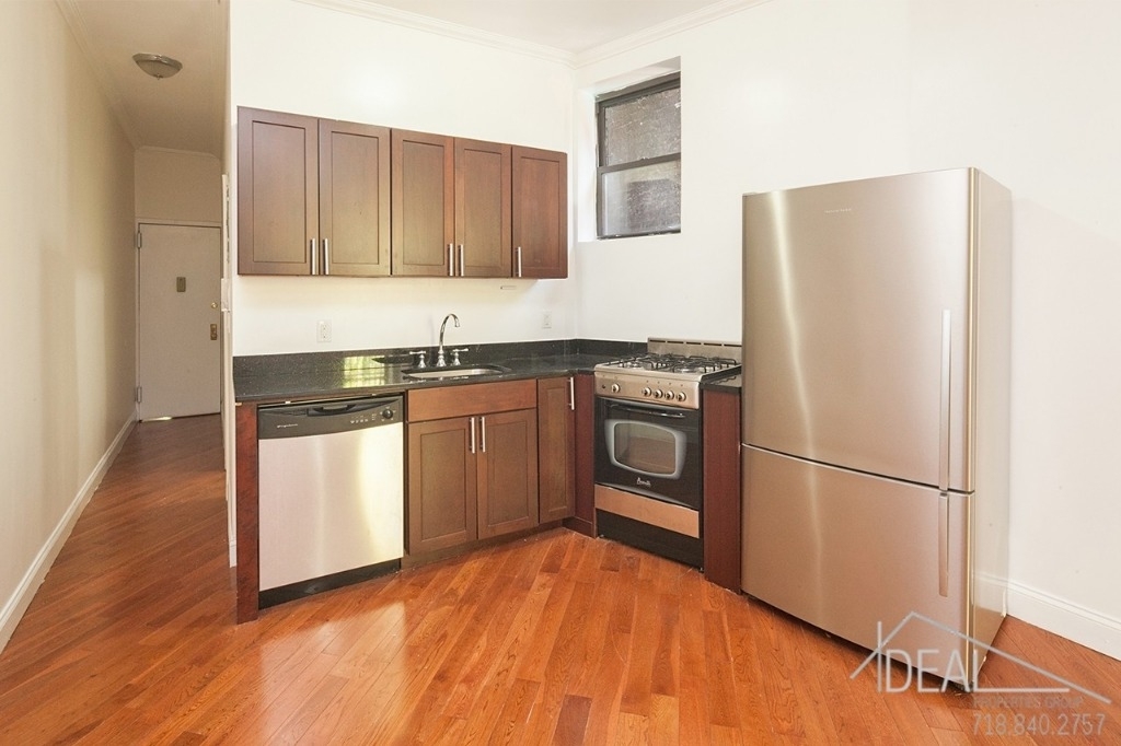 262 Saint James Place - Photo 1