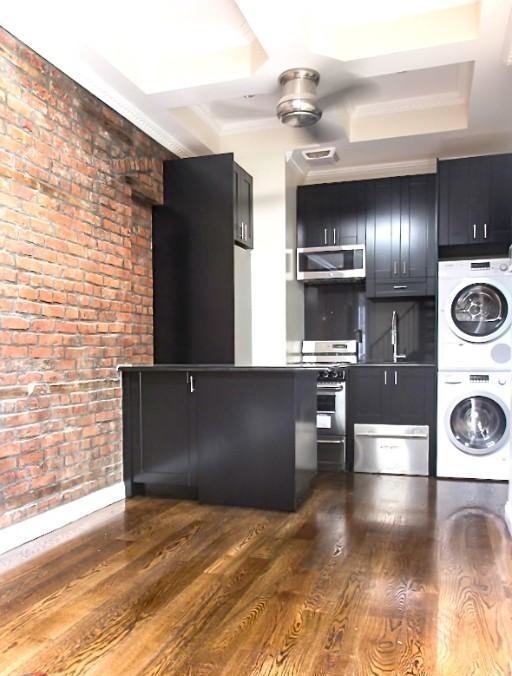 Soho Duplex w/ Private Patio! - Photo 1