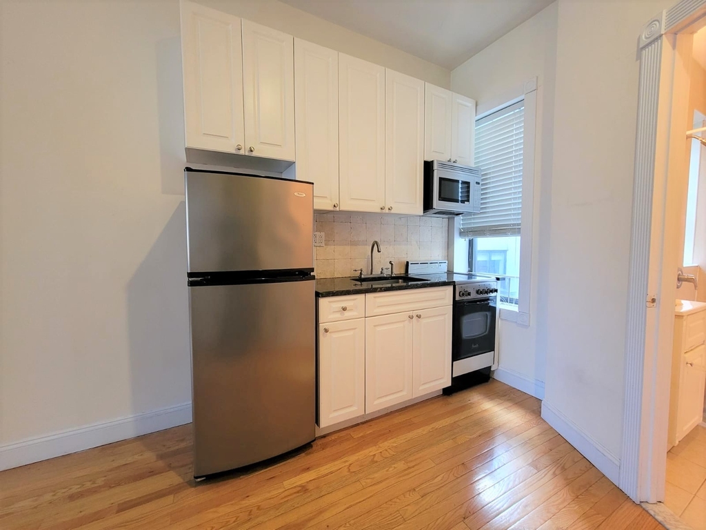 42 West 65th St - Photo 2