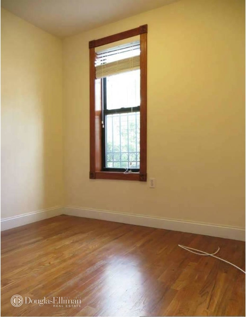 27 1/2 Morton St - Photo 1