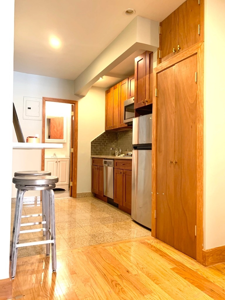 278 East 10th Street - Photo 3