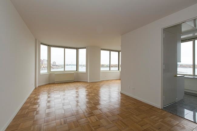 UES Expansive River Views   - Photo 3