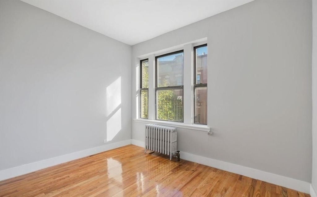 650 east 21 st - Photo 2