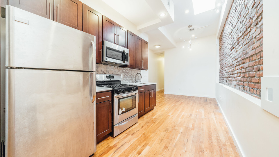 1358 Hancock St - Photo 1