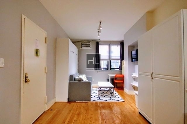 East 5 Street - Photo 2