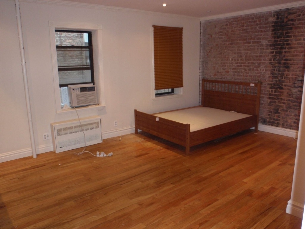 535 Hudson Street - Photo 2