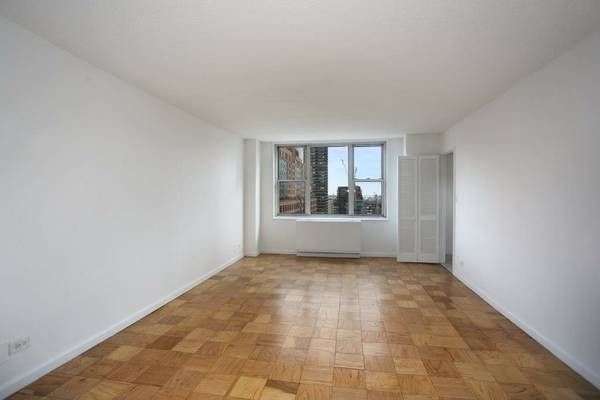 East 38th Street - Photo 8