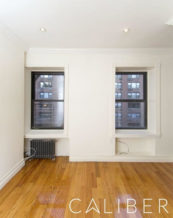 East 55th Street - Photo 1