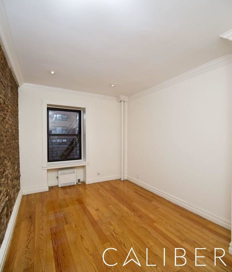 East 55th Street - Photo 5