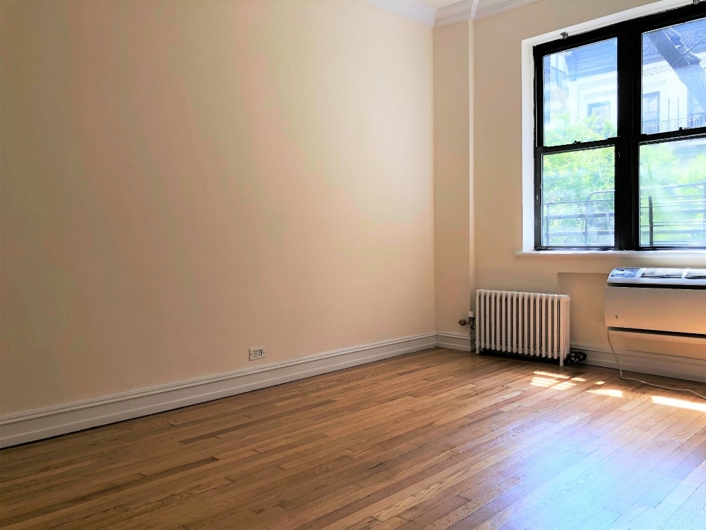 235 East 46th St - Photo 3