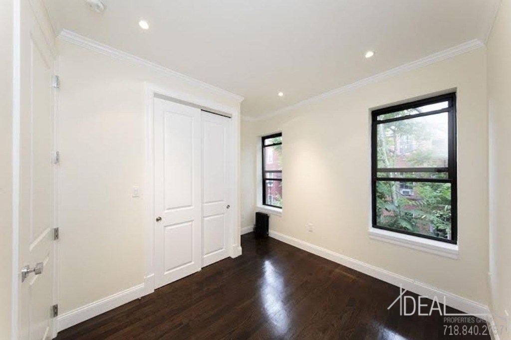 1021 lorimer street - Photo 1