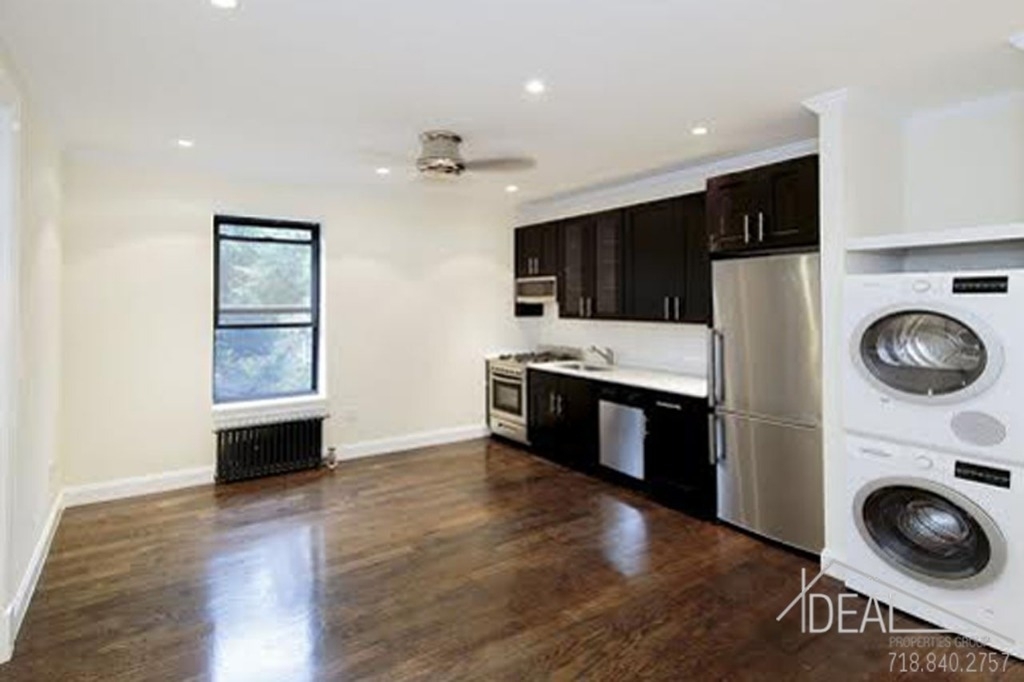 1021 lorimer street - Photo 0