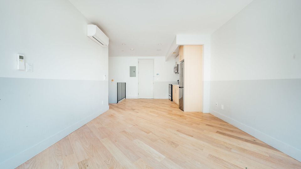 74 Bleecker St - Photo 3