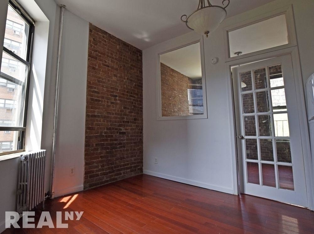 191 Henry Street - Photo 1