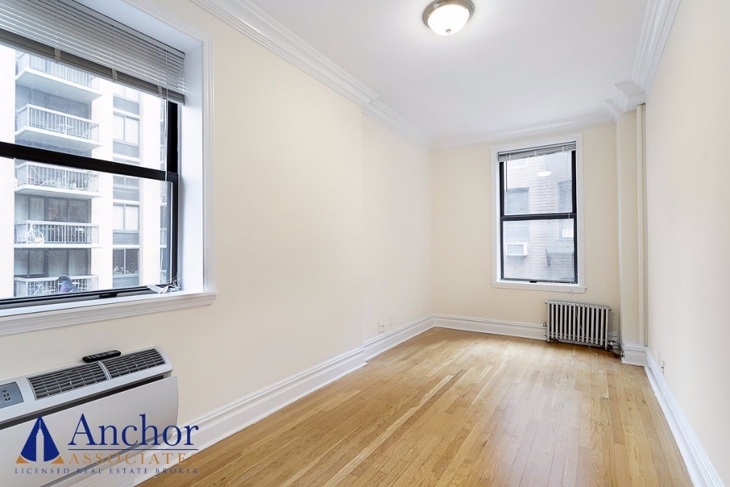 137 w 67th st - Photo 2