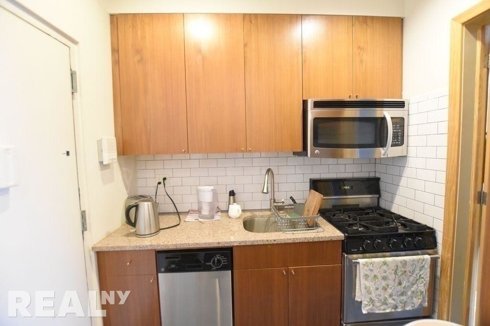 111 Mott St - Photo 2