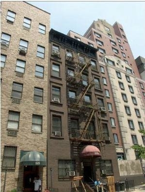 523 West 49th Street - Photo 1